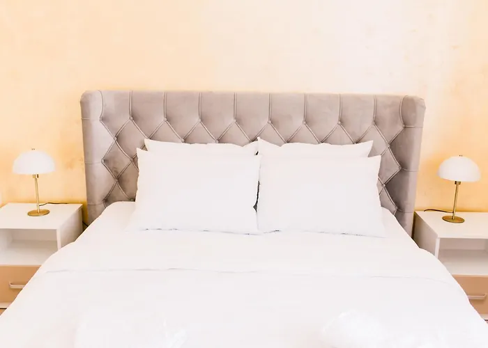Central White Apartment